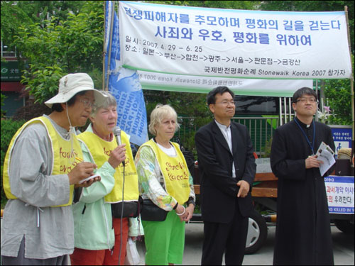 안양 중앙성당 출발식에서 인사말을 하는 순례단 